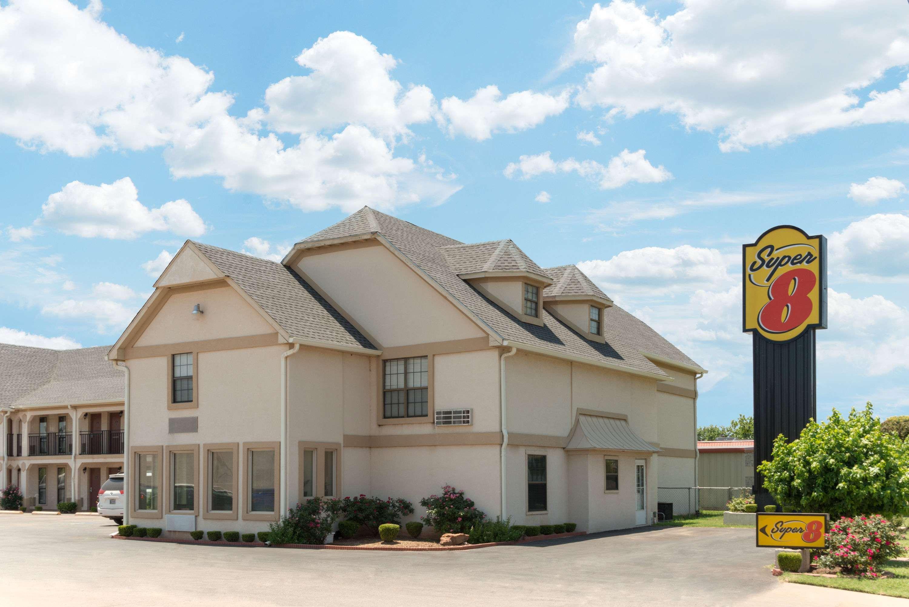 Super 8 By Wyndham Enid Hotel Buitenkant foto